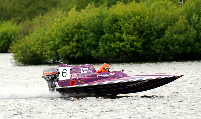 kingsbury_05_170509.jpg :: Junior powerboater charlotte gilbert testing at Kingsbury/Bodymoor Heath in May 2009.