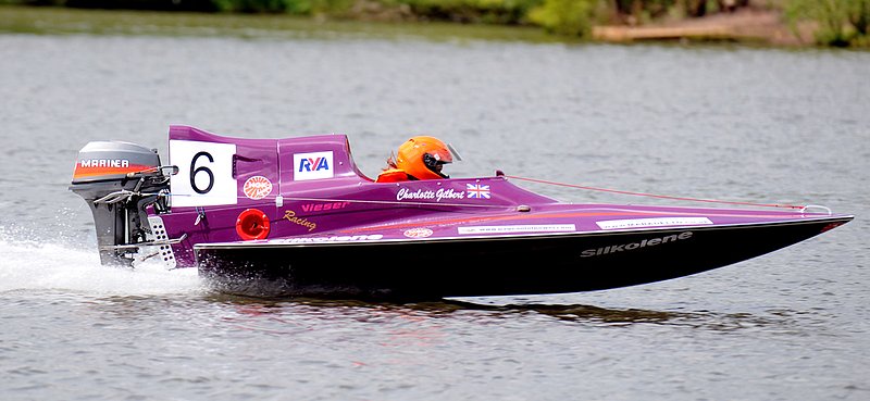 kingsbury_15_170509.jpg :: Junior powerboater charlotte gilbert testing at Kingsbury/Bodymoor Heath in May 2009.