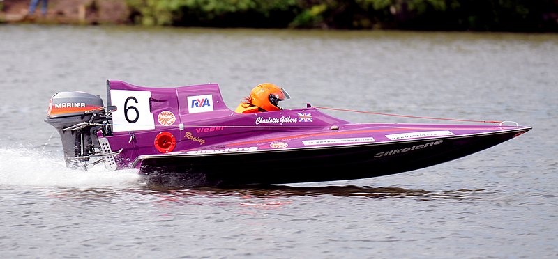 kingsbury_16_170509.jpg :: Junior powerboater charlotte gilbert testing at Kingsbury/Bodymoor Heath in May 2009.