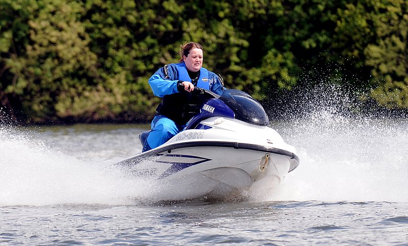 kingsbury_59_170509.jpg :: Jetskiers at Kingsbury Water Park in May 2009