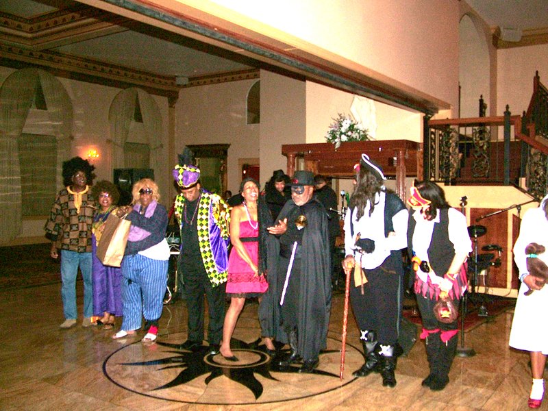 SJ Links MARDI-GRAS 10-31-2010 200.jpg