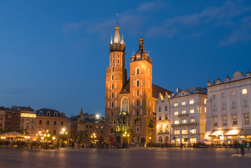 _RL20933.jpg :: St. Mary's Church in Krakow's Market Square, Krakow Poland