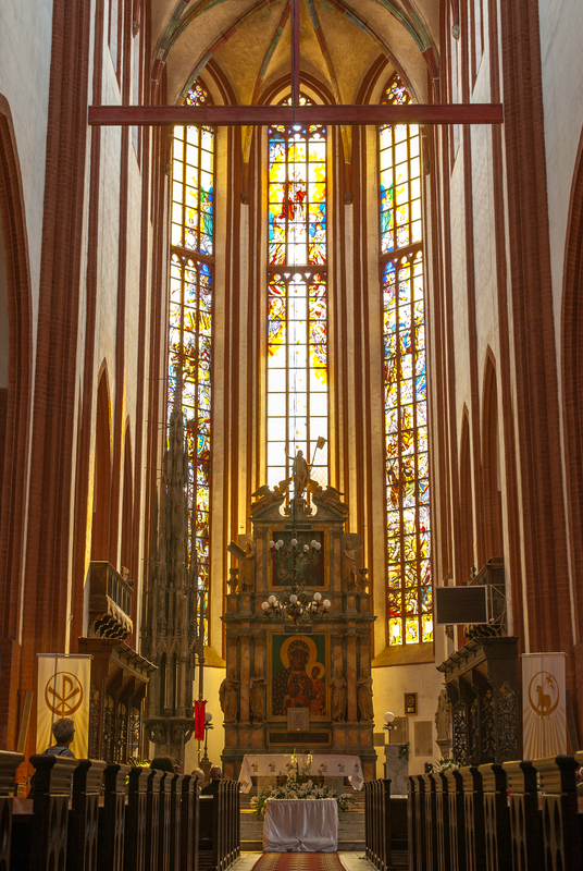 _RL21071.jpg :: Sanctuary of St. Elizabeth's Church, Wroclaw, Poland
