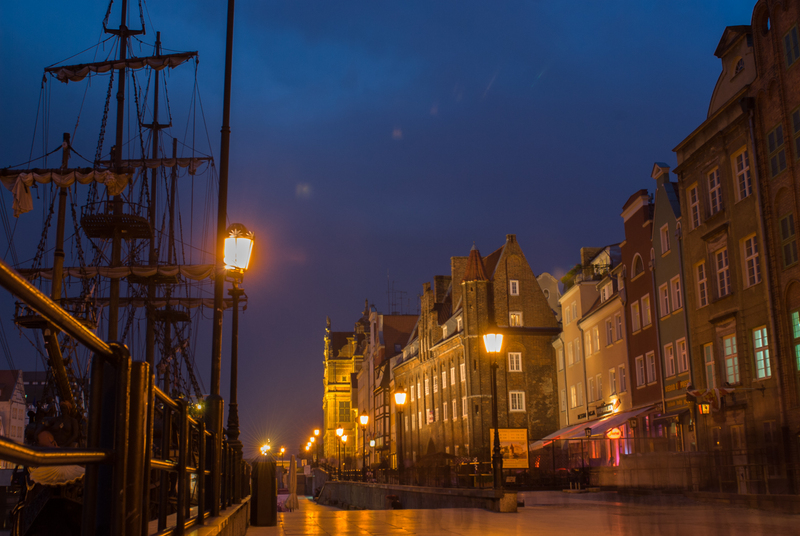 _RL21198.jpg :: Old harbor at the Motlawa River at night, Gdansk, Poland