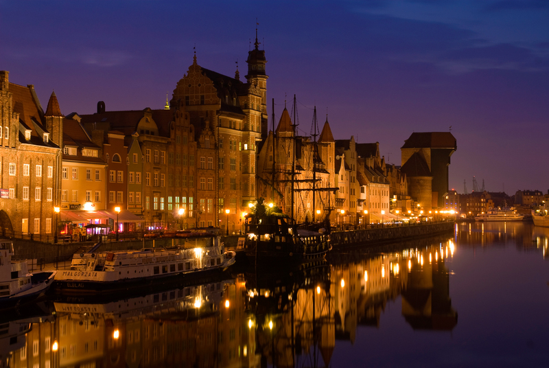_RL21203a(1).jpg :: Old harbor at the Motlawa River at night, Gdansk, Poland