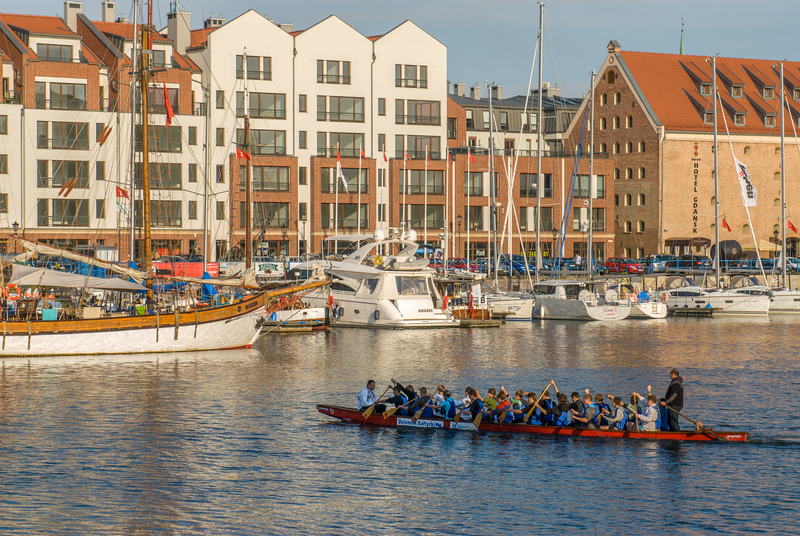 _RL21381(1).jpg :: Canoe in the Gdansk Harbor, Poland