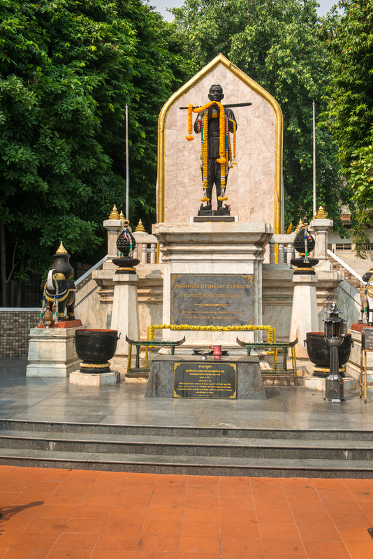 RL5_1434.jpg :: Memorial shrine, Bangkok.