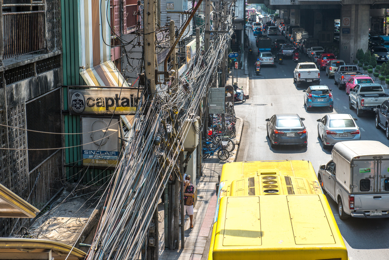 RL5_1831.jpg :: Bangkok wiring (near the Saphan Taksin Sky Train station, overlooking Charoen Krung Road)