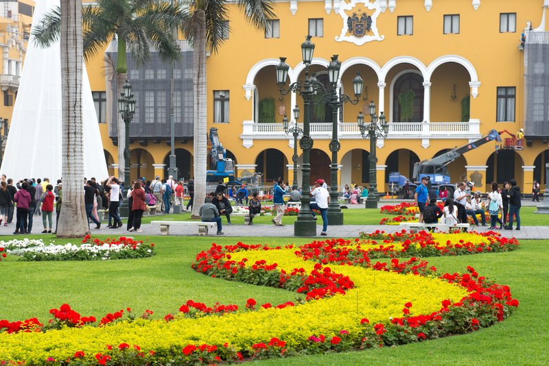 RL5_7590.jpg :: Parque Kennedy, the unofficial main square of Lima,