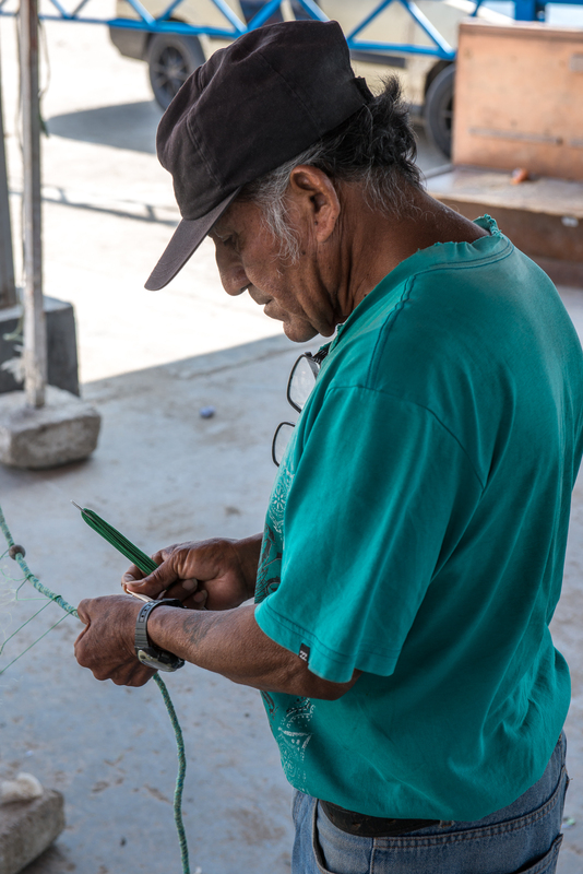 RL5_7707.jpg :: Fisherman mending his nets, Chorrillos Fisherman's Wharf