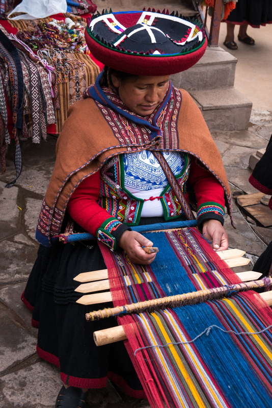 RL5_7839.jpg :: Local woman demonstrate weaving, Chinchero