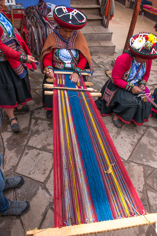 RL5_7843.jpg :: Local woman demonstrate weaving, Chinchero