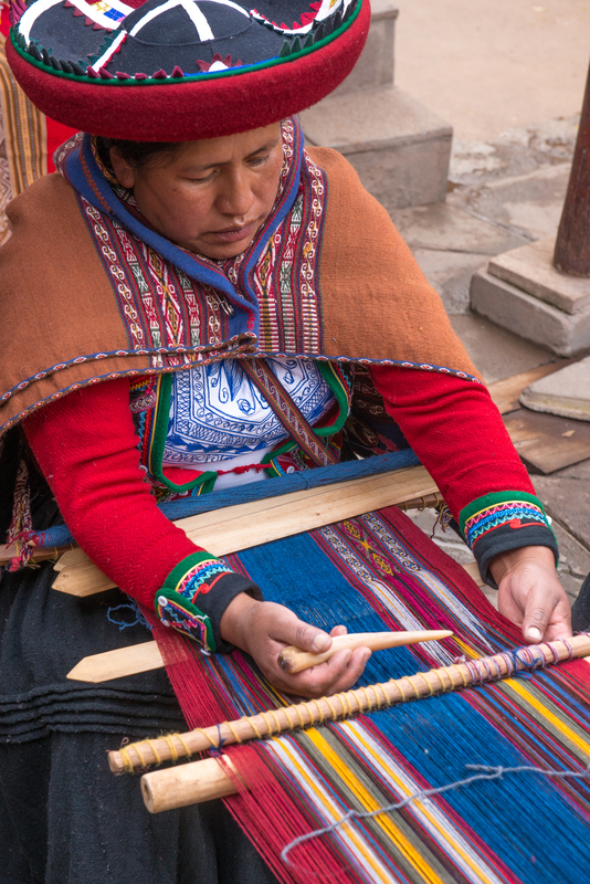 RL5_7845.jpg :: Local woman demonstrate weaving, Chinchero