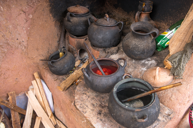 RL5_7847.jpg :: Pots for boiling dyes for yarn, Chinchero