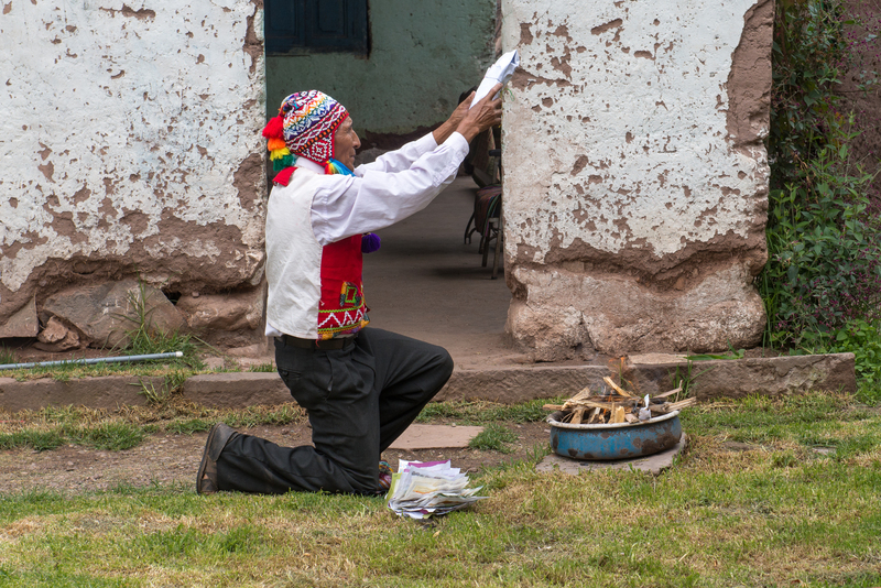 RL5_7934.jpg :: Curandero, Andean Medicine Man makes offering