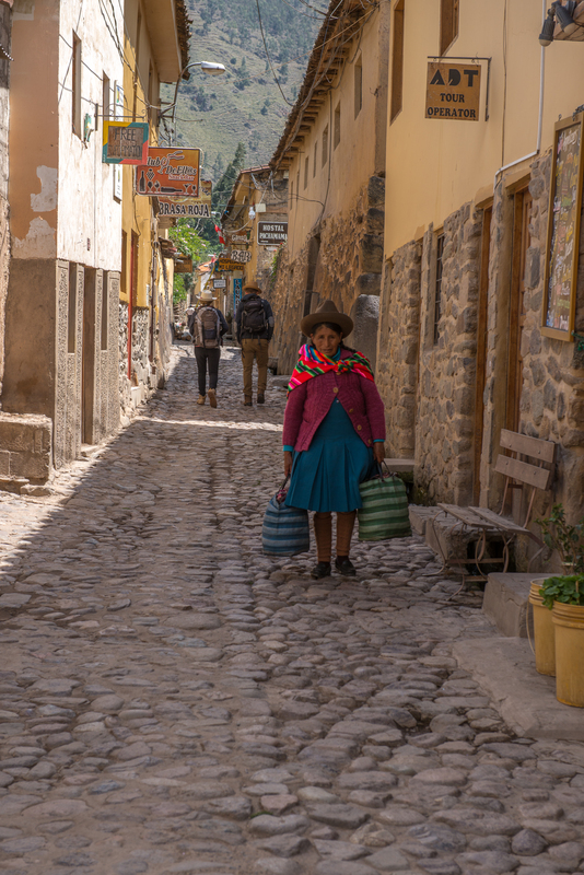 RL5_8048.jpg :: Woman in traditional dress, Ollantaytambo
