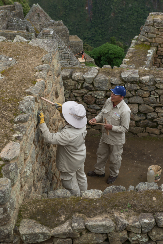 RL5_8256.jpg :: Workers doing wall maintenance, Machu Picchu