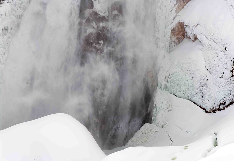 1141.jpg :: Closest view, Yellowstone River lower falls, Grand Canyon of the Yellowstone National Park.
