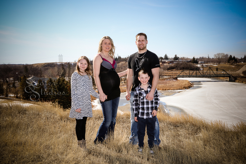 Moose Jaw Family Maternity Shoot Wakamow.jpg