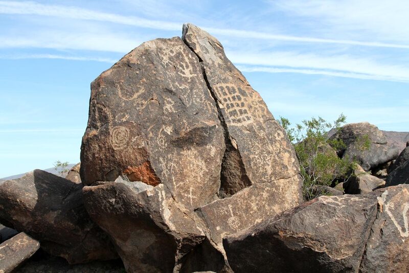 Dixie Hwy-96.jpg :: Petroglyphs, west of Gila Bend