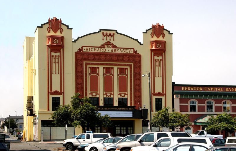 CA Eureka 8.jpg :: Restored Vaudeville theater, now the Arkley Center for the Performing Arts.  The mural on the back transforms the building into a work of art.