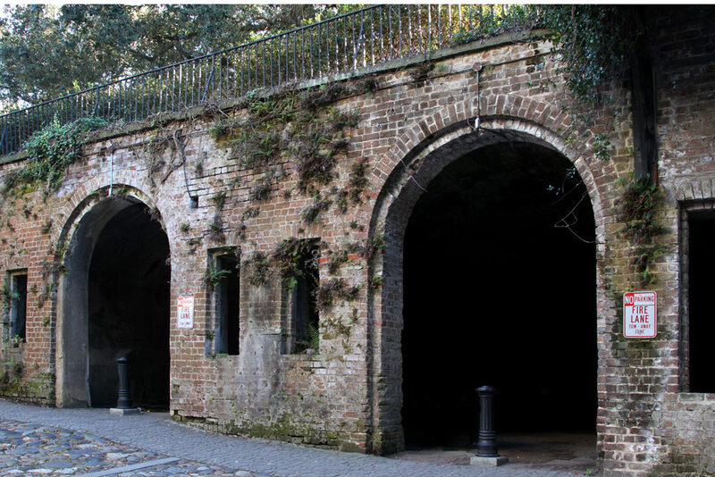 Dixie Hwy-13.jpg :: Storage vaults for cargo