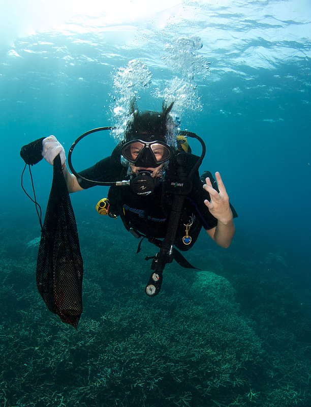 IMG_2408.jpg :: A diver doing a reef clean up in the Similan Islands, Andaman Sea, Thailand.