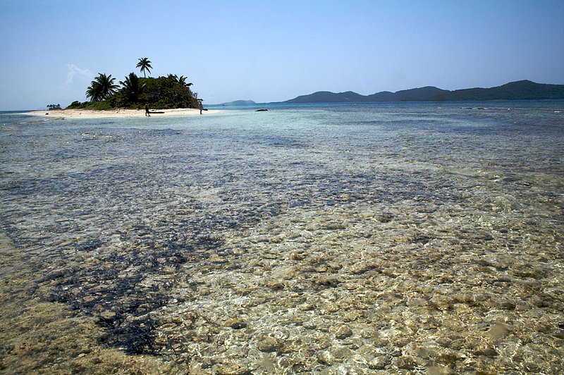 IMG_4791.jpg :: The shallow waters of Pigeon Cay in the Bay Islands, Honduras.