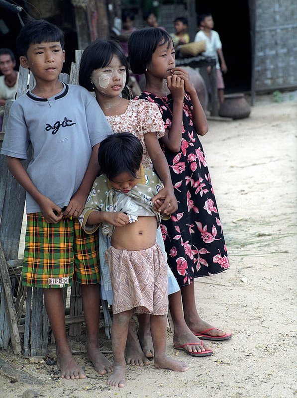 burmesekidliftshirt.jpg :: Burmese children in Bagan, Myanmar.