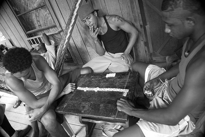 domino_08.jpg :: Young locals playing dominos on Roatan, Honduras.