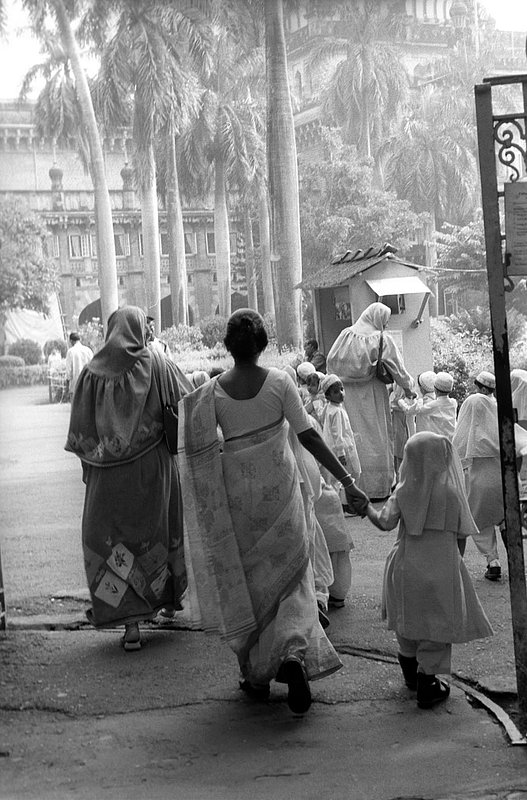 muslimchildren.jpg :: Muslim school children in Mumbai, India