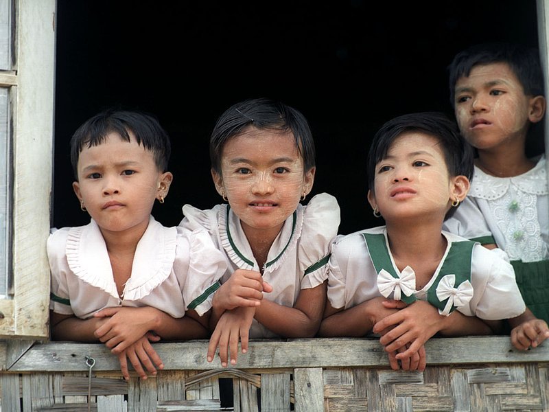 windowgirls.jpg :: Burmese school children taking a break from their studies in Bagan, Myanmar.
