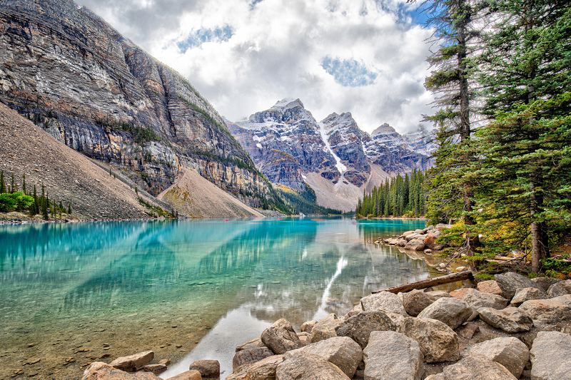 CR021.jpg :: View of Moraine Lake from from trail side

Moraine Lake, Banff National Park - Fall 2019