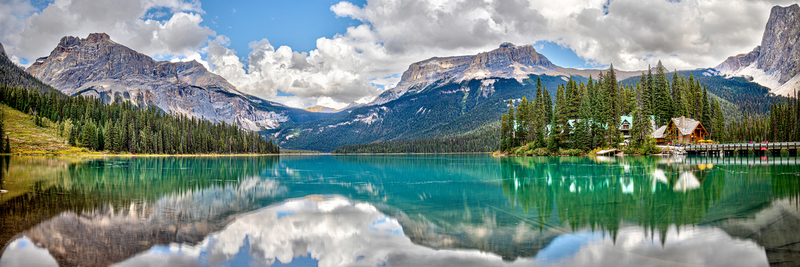 CR022.jpg :: Panoramic view of the ever beautiful Emerald Lake

Emerald Lake, Yoho National Park - Fall 2019