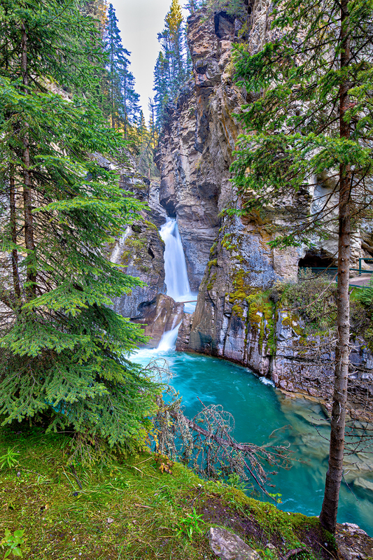 CR024.jpg :: The end of a 1/2 mile trail at Johnston Canyon showcases this beautiful waterfall

Johnston Canyon, Banff National Park - Fall 2019