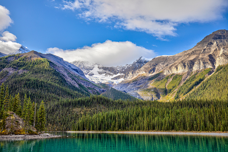 CR029.jpg :: A boat ride reveal some of the mountains & glacial snow at Maligne Lake

Maligne Lake, Jasper National Park - Fall 2019