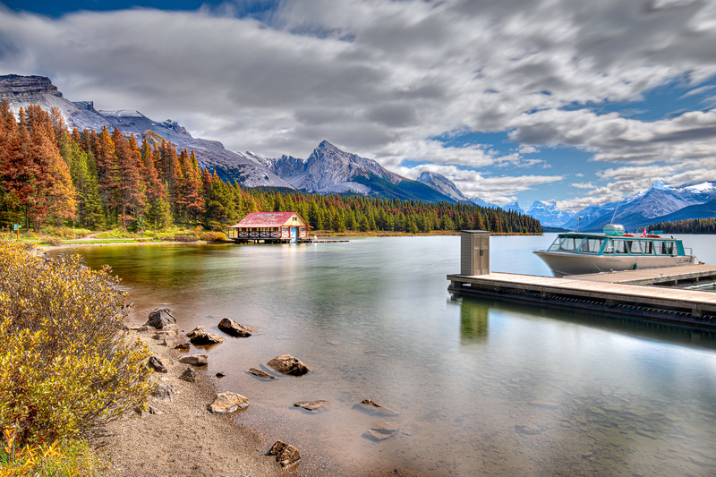 CR030.jpg :: A boat house & it gorgeous surroundings at Maligne Lake

Maligne Lake, Jasper National Park - Fall 2019