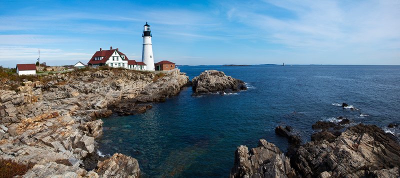 ME063.jpg :: Panoramic North view of the famous Portland Headlight as it points out to the Atlantic Ocean

Portland ME - Fall 2010