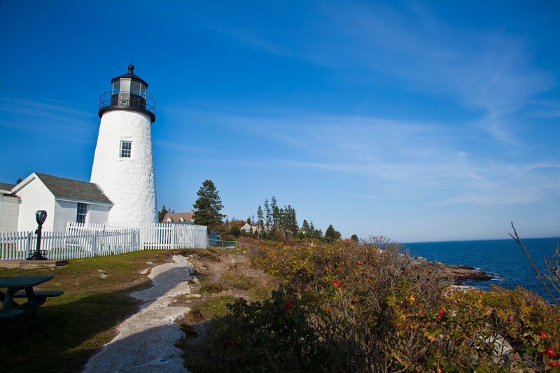 ME0661.jpg :: Close up view of the Pemaquid Lighthouse as it looks out over the Atlantic

Bristol ME - Fall 2010