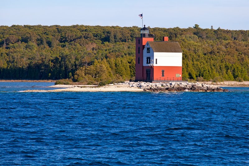 MI031.jpg :: Round Island Lighthouse in the Straits Of Mackinac near Mackinac Island on Lake Huron

Mackinac Island region MI - Summer 2011