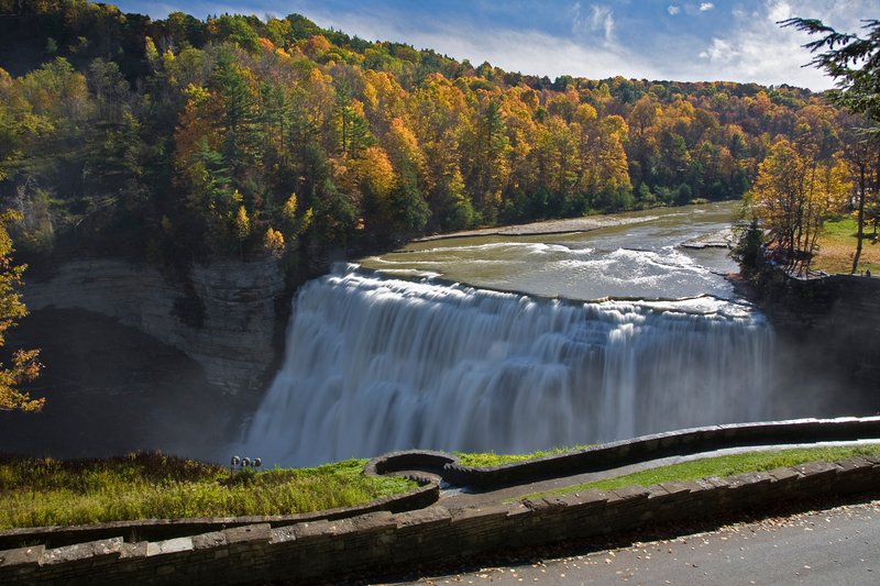 NY054.jpg :: Midde Falls in Fall season as seen from the Glen Iris Inn

Letchworth State Park - NY Fall 2007