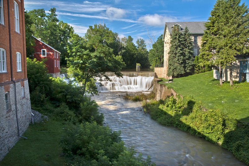 NY080.jpg :: A SLOW SHUTTER SPEED VIEW OF THE FALLS WHILE LOOKING WEST FROM THE DOWNTOWN BRIDGE

HONEOYE FALLS, NY - SUMMER 2008