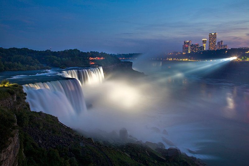 NY088.jpg :: WHITE LIGHTS HIGHLIGHT THE AMERICAN FALLS ON A WARM SUMMER EVENING

NIAGARA FALLS, NY - SUMMER 2008