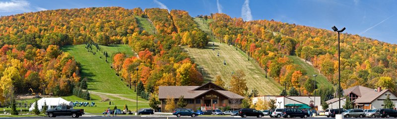 NY099.jpg :: PANORAMIC FALL VIEW OF BRISTOL MOUNTAIN

BRISTOL, NY - FALL 2008