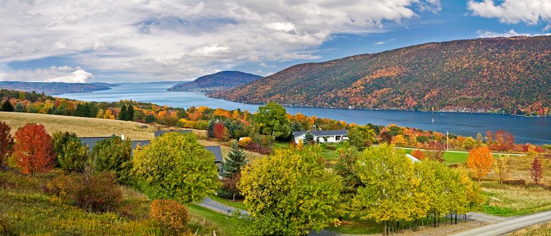 NY100.jpg :: FALL, PANORAMIC VISTA OF CANANDAIGUA LAKE

CANANDAIGUA, NY - FALL 2008