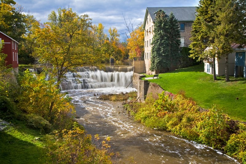 NY106.jpg :: A VIEW FROM THE BRIDGE AT HONEOYE FALLS DURING LATE FALL

HONEOYE FALLS, NY - FALL 2008