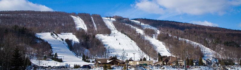 NY122.jpg :: ULTRA WIDE PANORAMIC VIEW OF BRISTOL MOUNTAIN SKI RESORT

BRISTOL, NY - WINTER 2009