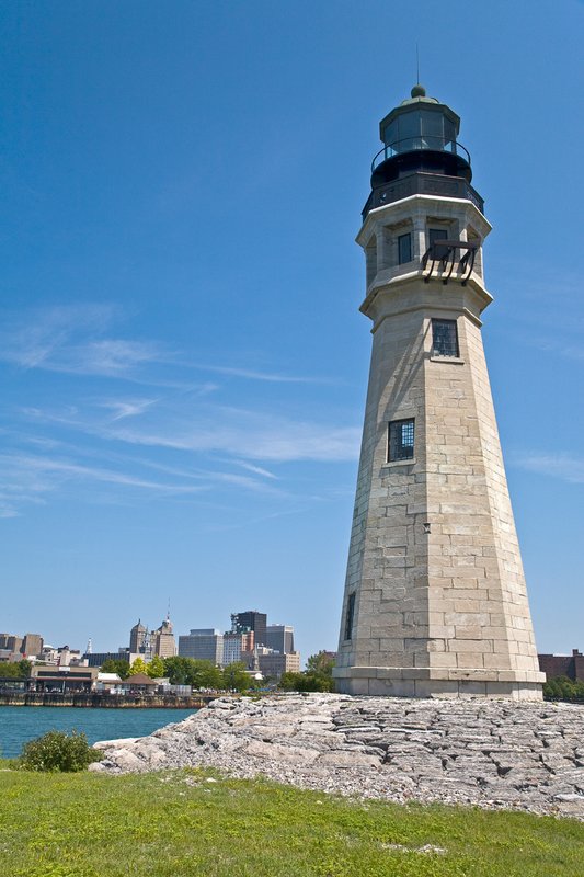NY154.jpg :: A BIT OF THE BUFFALO CITYSCAPE CAN BE SEEN BEYOND THE BUFFALO LIGHTHOUSE, WHICH WAS FINISHED IN 1818 AS A GUIDE FOR IMMIGRANTS

BUFFALO, NY - SUMMER 2009