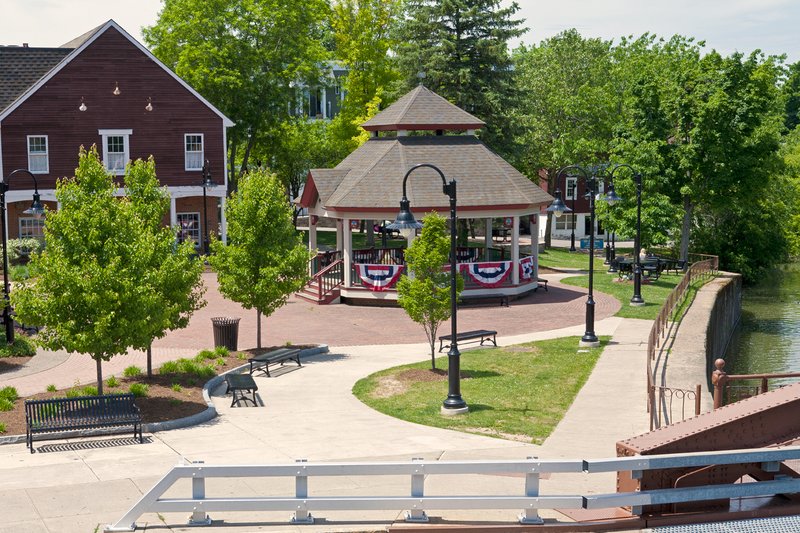 NY180.jpg :: Fairport's beautiful gazebo as viewed from the lift bridge

Fairport NY
Spring 2010