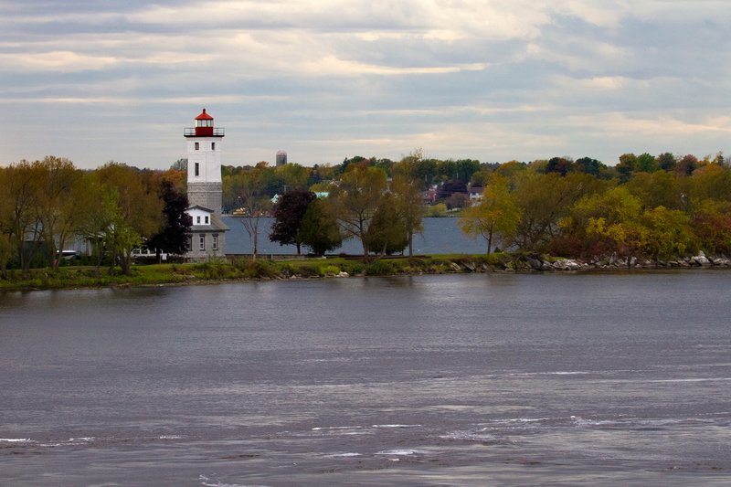 NY224.jpg :: Nearby view of the no longer active Ogdensburg Lighthouse which was originally built in 1834

Ogdensburg NY - Fall 2010